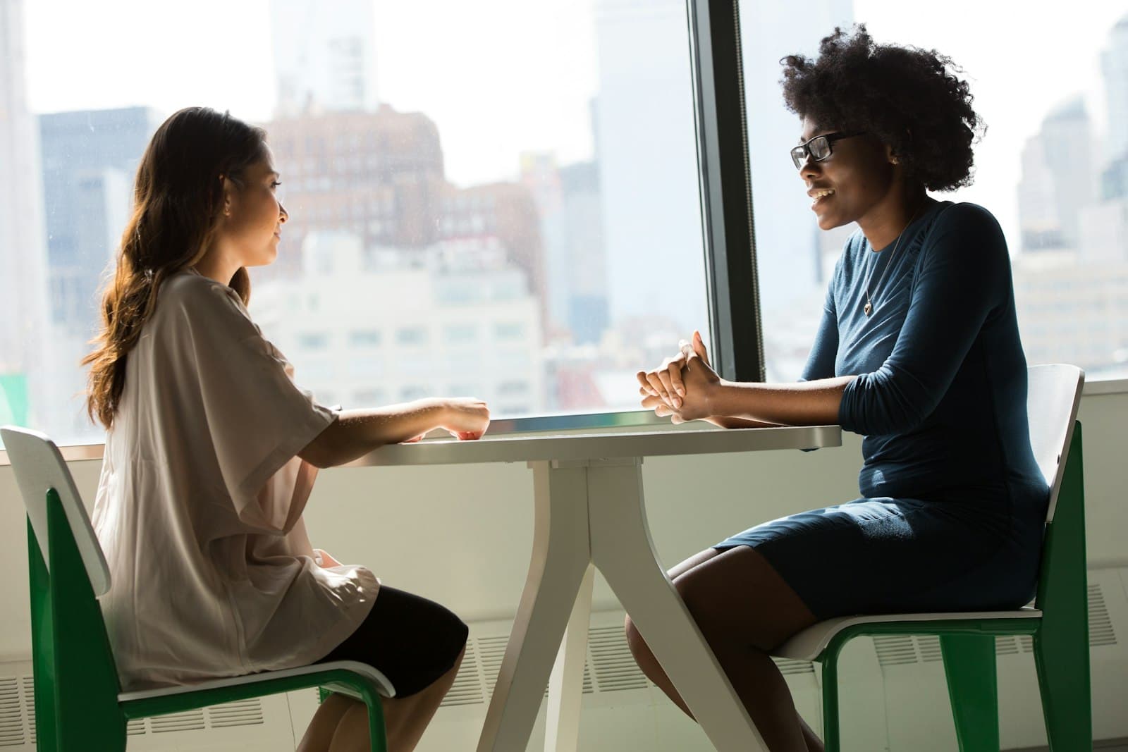 A Mossco Real Growth Academy mentor guiding a first-time investor through a real estate consultation